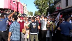 Polis bariyerini aşan kalabalık Ayasofya’ya doğru koştu