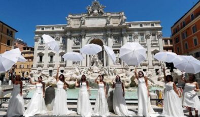 Roma’da corona yüzünden düğünleri ertelenen gelinler ayaklandı