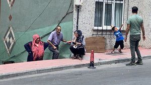 Beyoğlu’nda silahlı kavga: Ağabeyini vurup kaçtı!