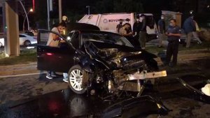 Irak Büyükelçiliği’ne ait otomobil kaza yaptı!