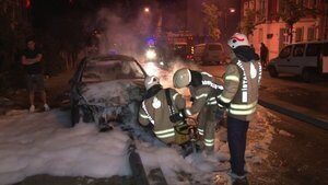 İstanbul’da kaza yapan otomobil alev aldı
