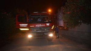 Kendi evini yakıp, dumandan zehirlendi