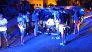 İskenderun’da ambulans devrildi: 3 yaralı