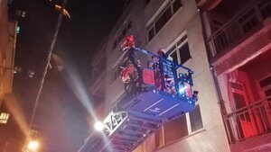 Kadıköy’de 3 katlı binada yangın paniği