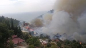 Korkutan yangın! Alevler yerleşim yerlerine yaklaştı