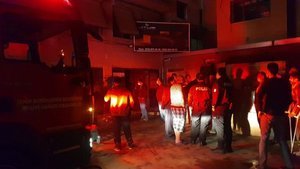 Atölye yangını mahalleliyi sokağa döktü