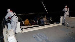 Ayvalık açıklarında 29 düzensiz göçmen kurtarıldı
