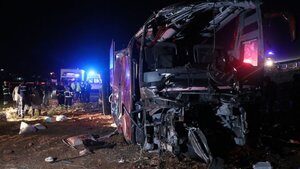 Irak uyrukluları taşıyan yolcu otobüsü devrildi: 29 yaralı
