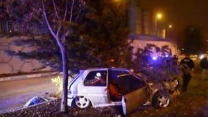 Kütahya’da otomobil ağaca çarptı: 1 ölü