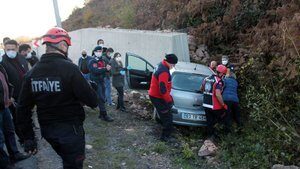 Otomobil istinat duvarına çarptı: 2 ölü, 2 yaralı!