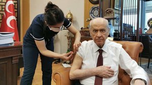 MHP lideri Devlet Bahçeli koronavirüs aşısı oldu
