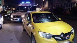 Beyoğlu’nda taksinin çarptığı yaya ağır yaralandı