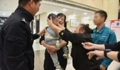 Çinli baba 2 yaşındaki oğlunu 202 bin TL’ye sattı! Sebebi adeta saç baş yoldurdu