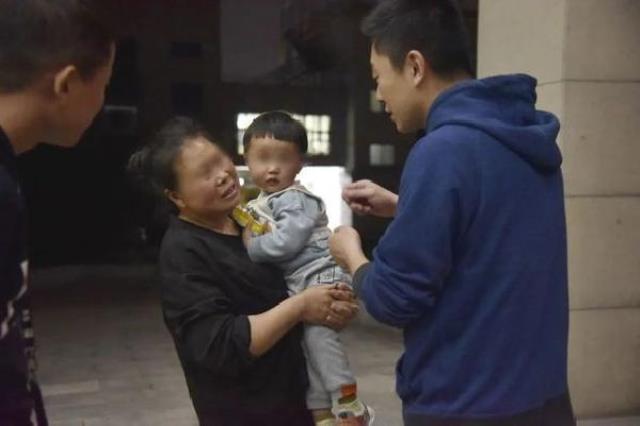 Çinli baba 2 yaşındaki oğlunu 202 bin TL'ye sattı