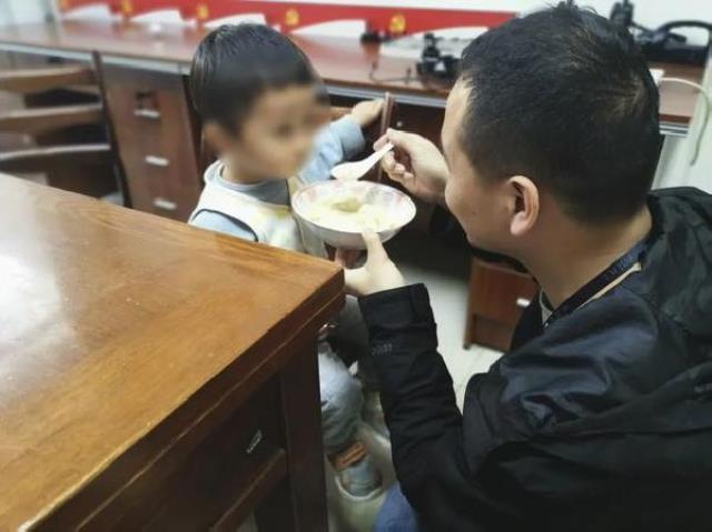 Çinli baba 2 yaşındaki oğlunu 202 bin TL'ye sattı