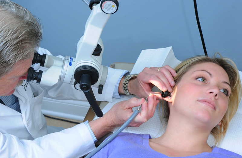 Prof. Dr. Ahmet Özdoğan: Türkiye’nin Öncü KBB ve Estetik Uzmanı